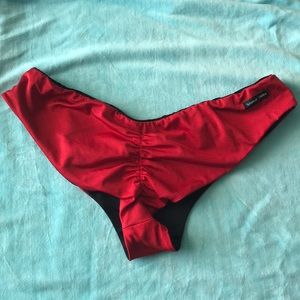 Savage swim bottoms size large